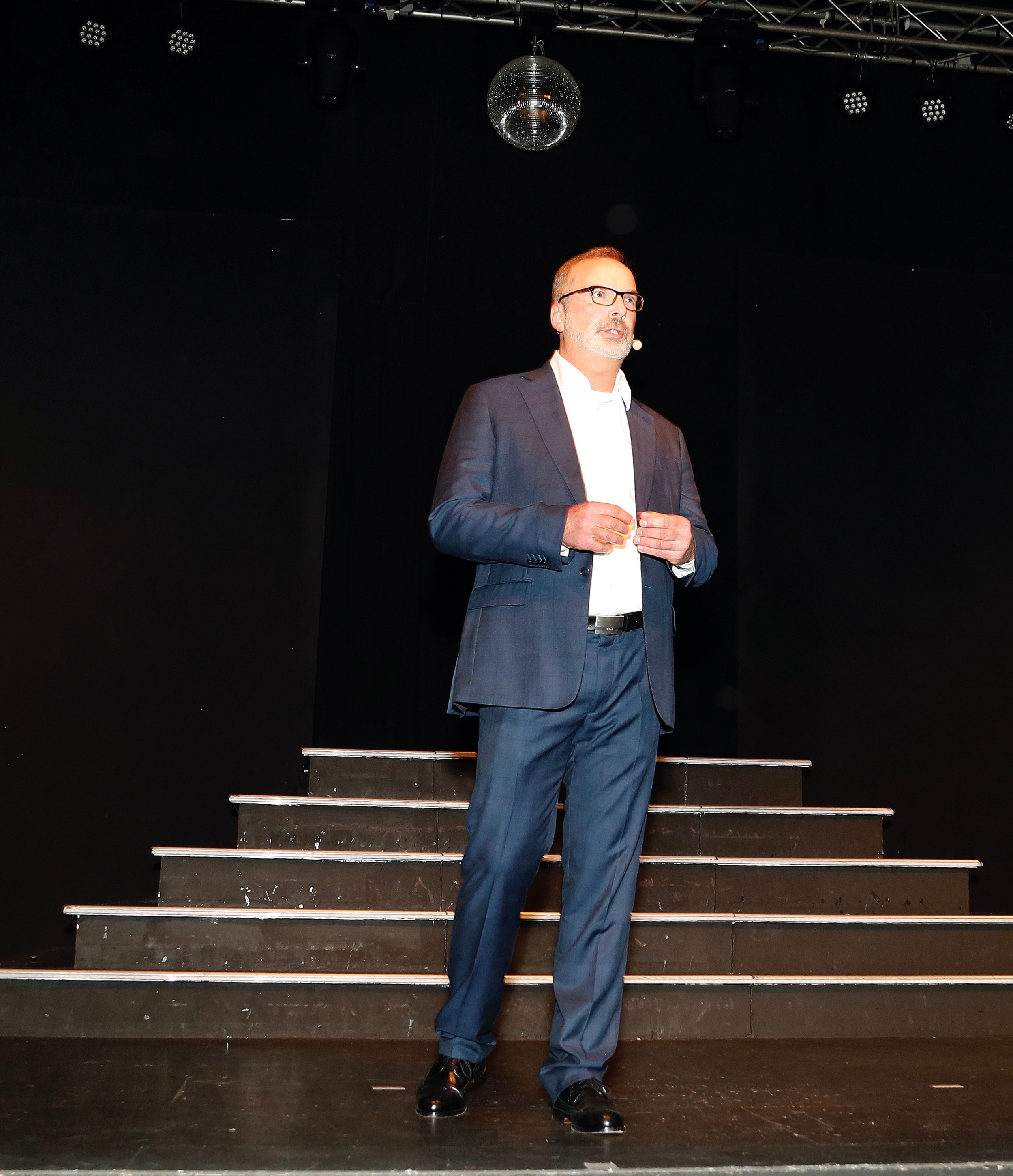 Volkhard Juergens presenting on stage at Shelby Europe gala dinner